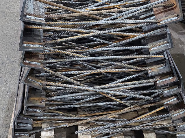 Закладні в бетон для стовпів